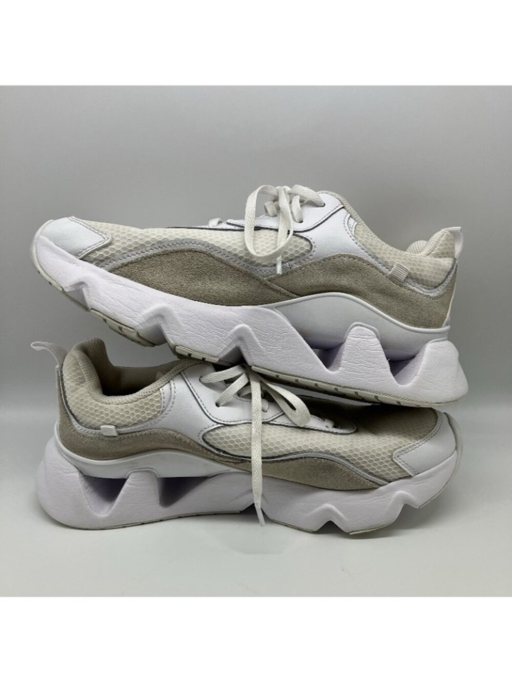 Nike RYZ 365 II Women’s White Beige Sneakers US 11 - Picture 4 of 7